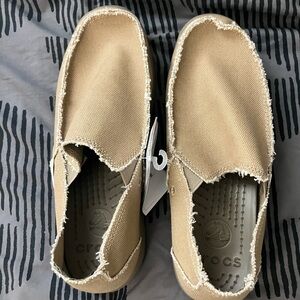 Crocs Santa Cruz Men’s shoes Brand new with tags never worn.